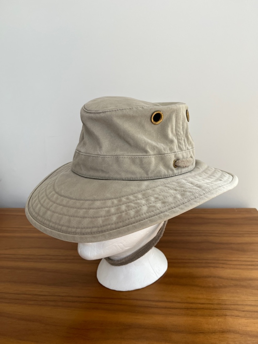 TILLEY ENDURABLES Hat Outdoor Neutral Cotton Unisex Outdoor Adventure Size 7 1/4